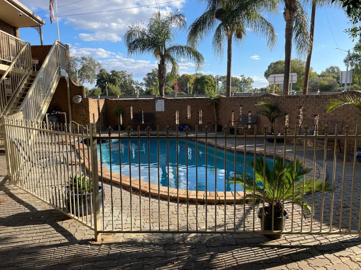 Wentworth Darling Junction Motor Inn מראה חיצוני תמונה