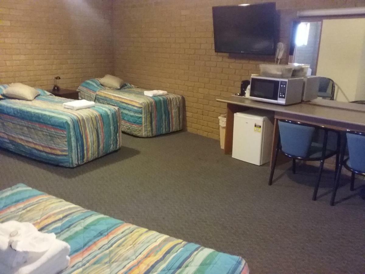 Wentworth Darling Junction Motor Inn מראה חיצוני תמונה